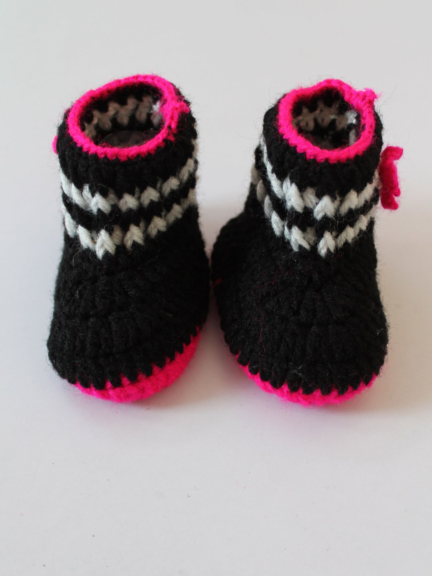 Woonie Handmade Flower Design Booties - Black