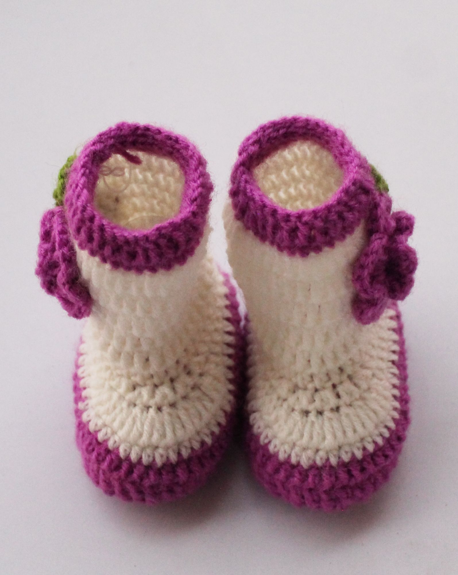Woonie Handmade Flower Design Booties - Cream