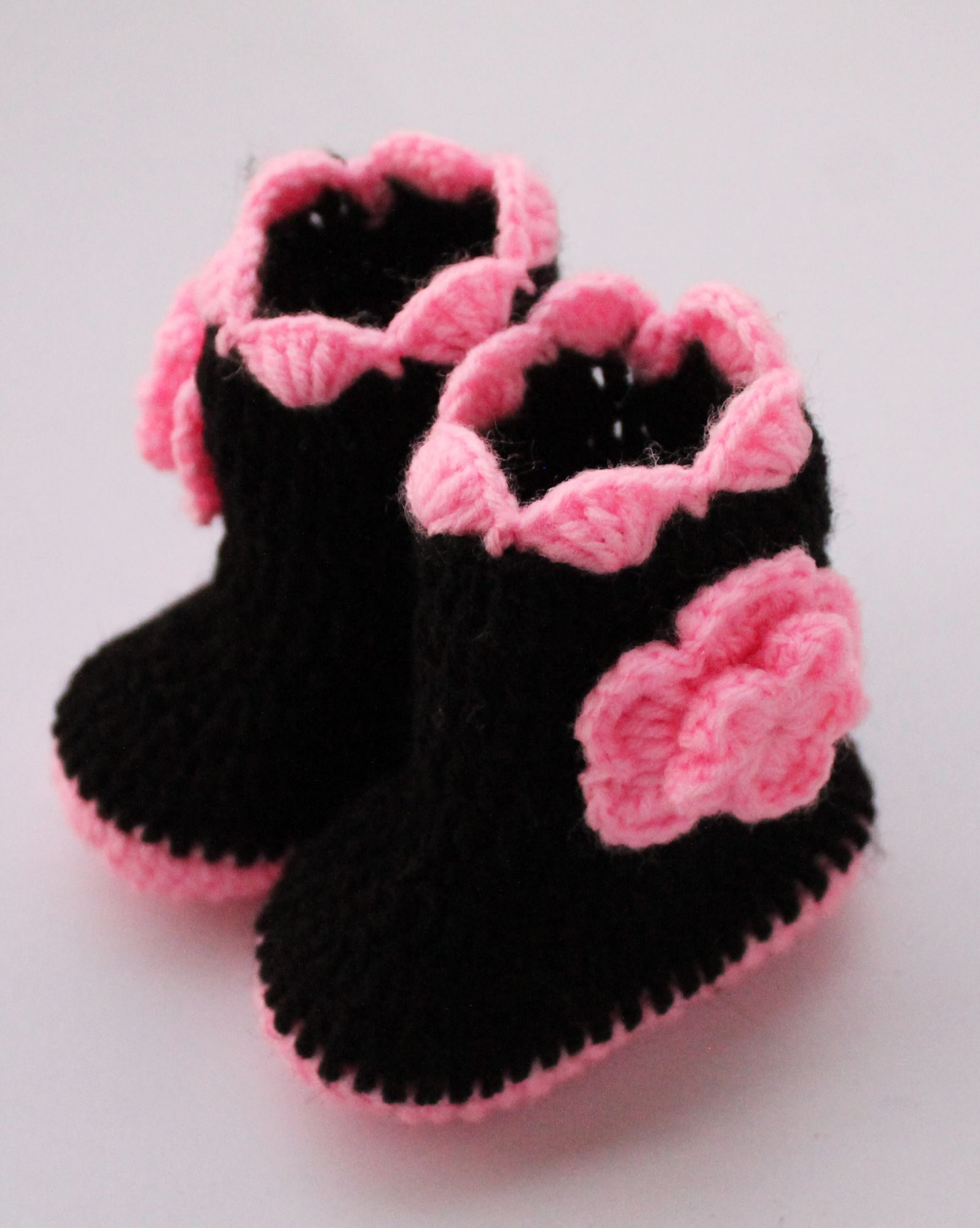 Woonie Handmade Flower Design Booties - Black