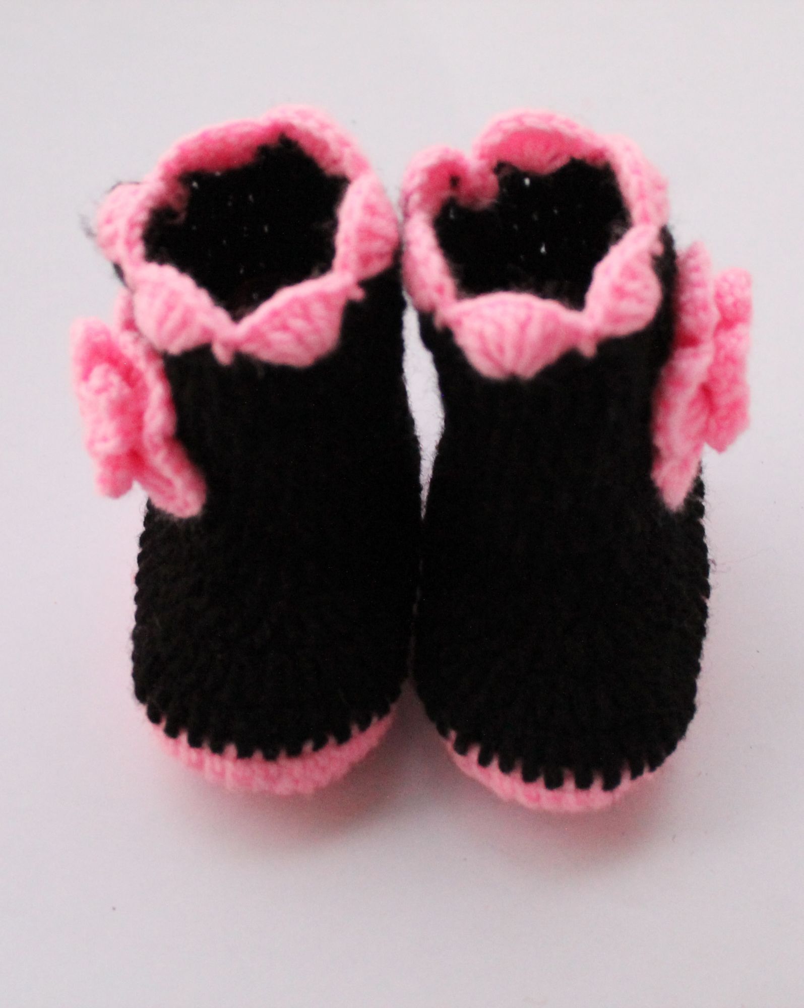 Woonie Handmade Flower Design Booties - Black
