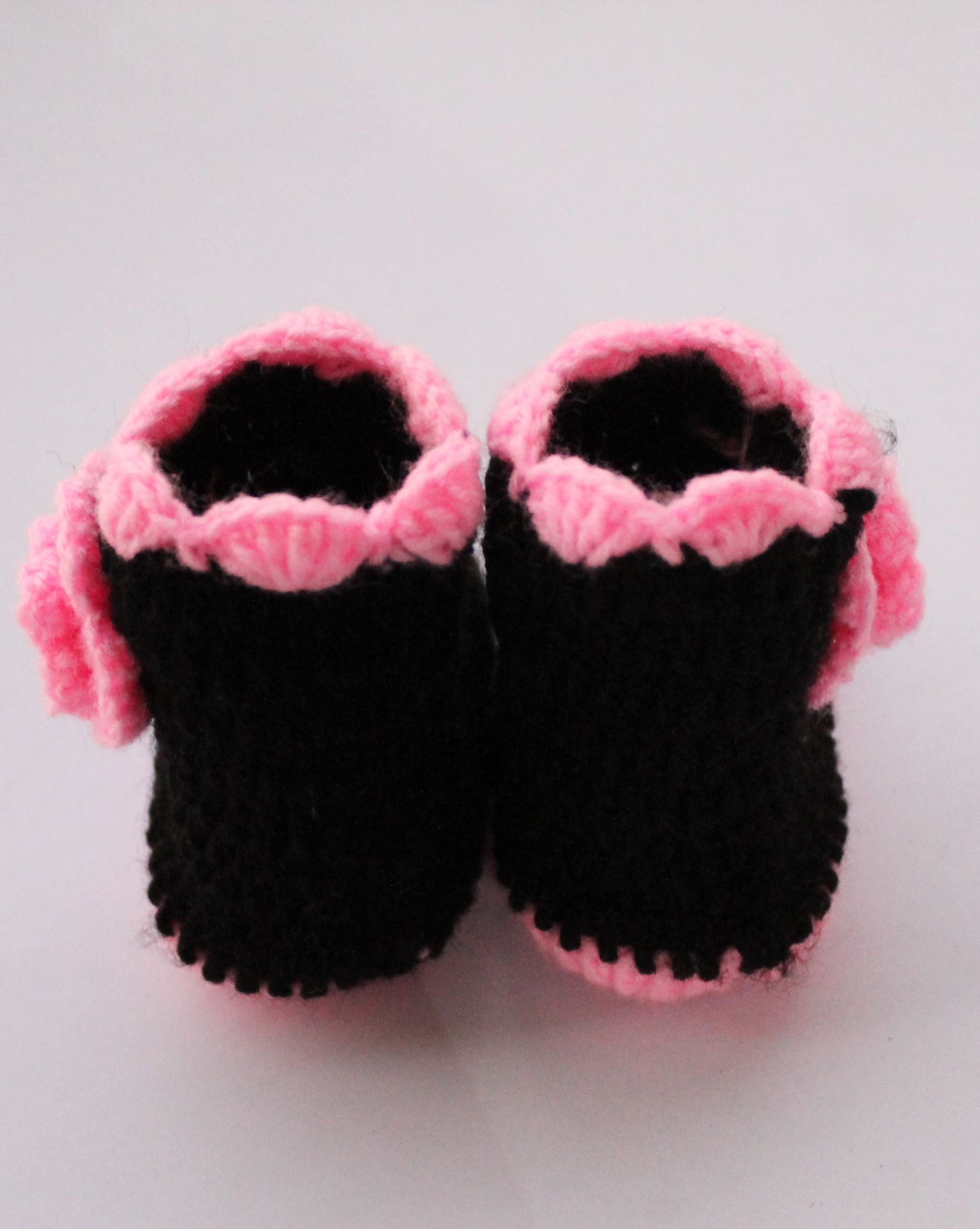 Woonie Handmade Flower Design Booties - Black