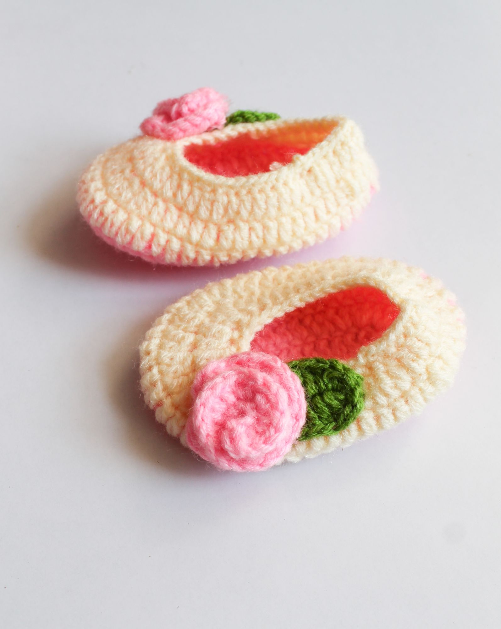 Woonie Handmade Flower Design Booties - Cream