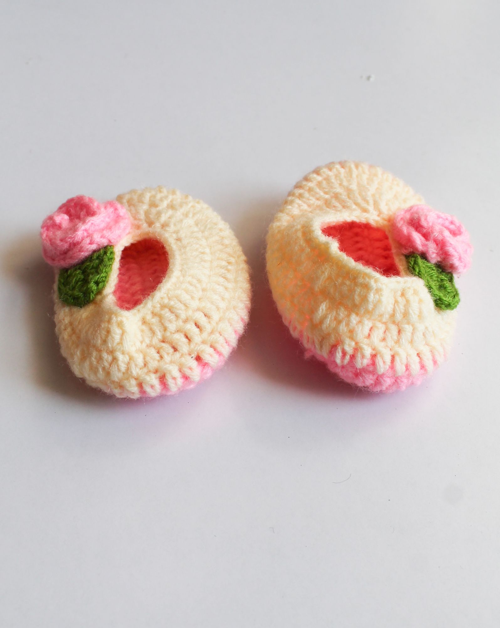 Woonie Handmade Flower Design Booties - Cream