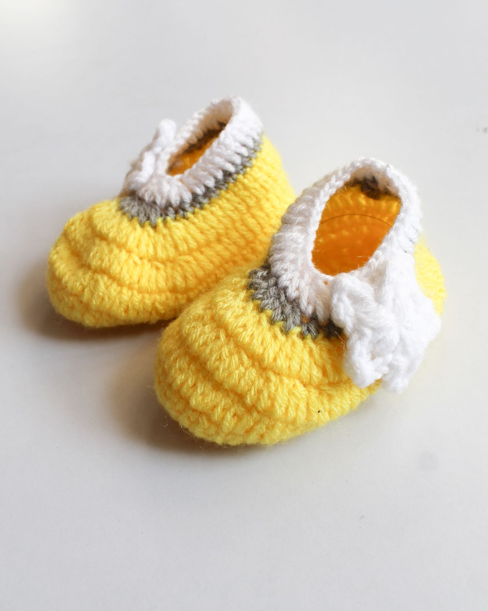 Woonie Handmade Flower Design Booties - Yellow