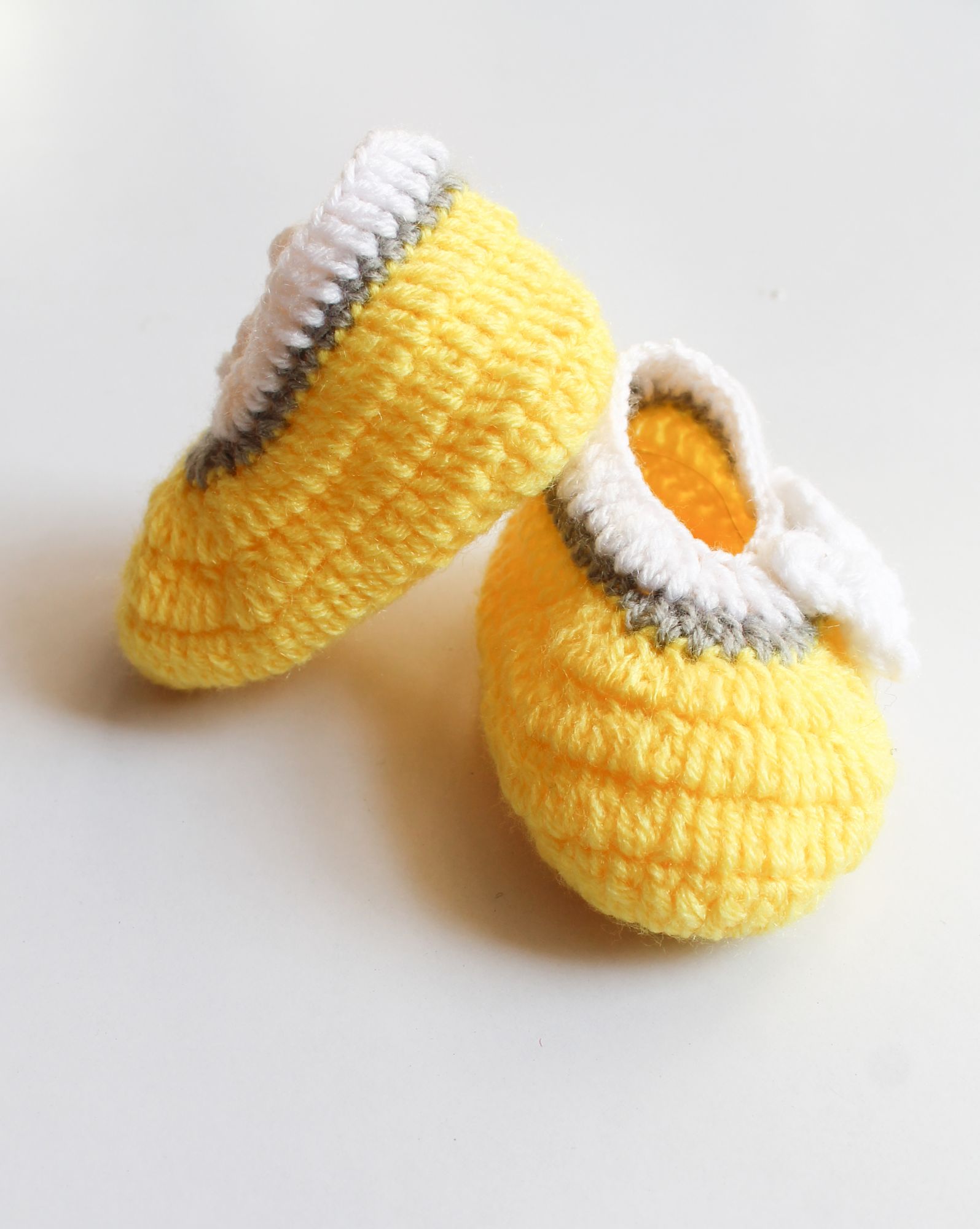 Woonie Handmade Flower Design Booties - Yellow
