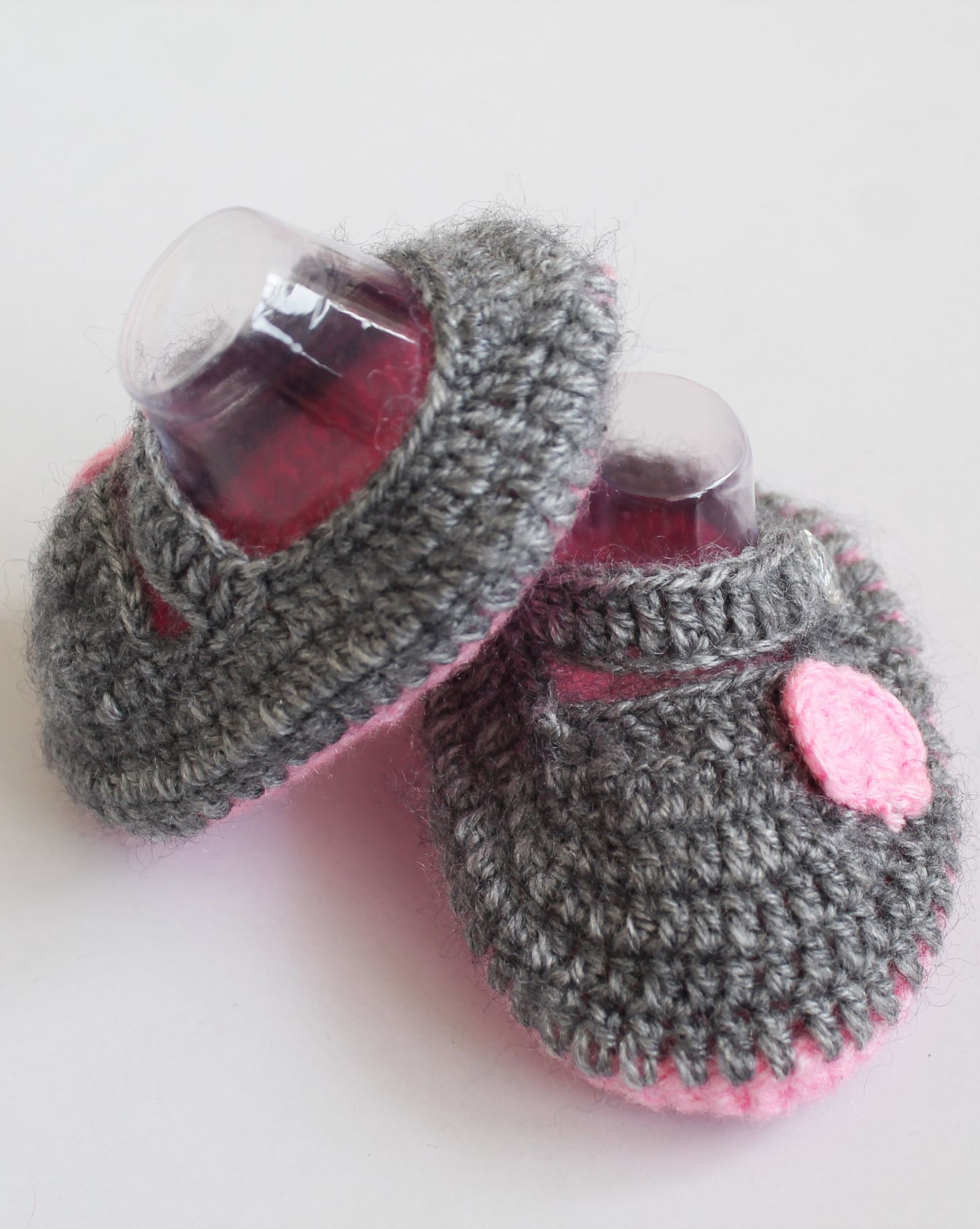 Woonie Handmade Crochet Flower Design Booties - Beige