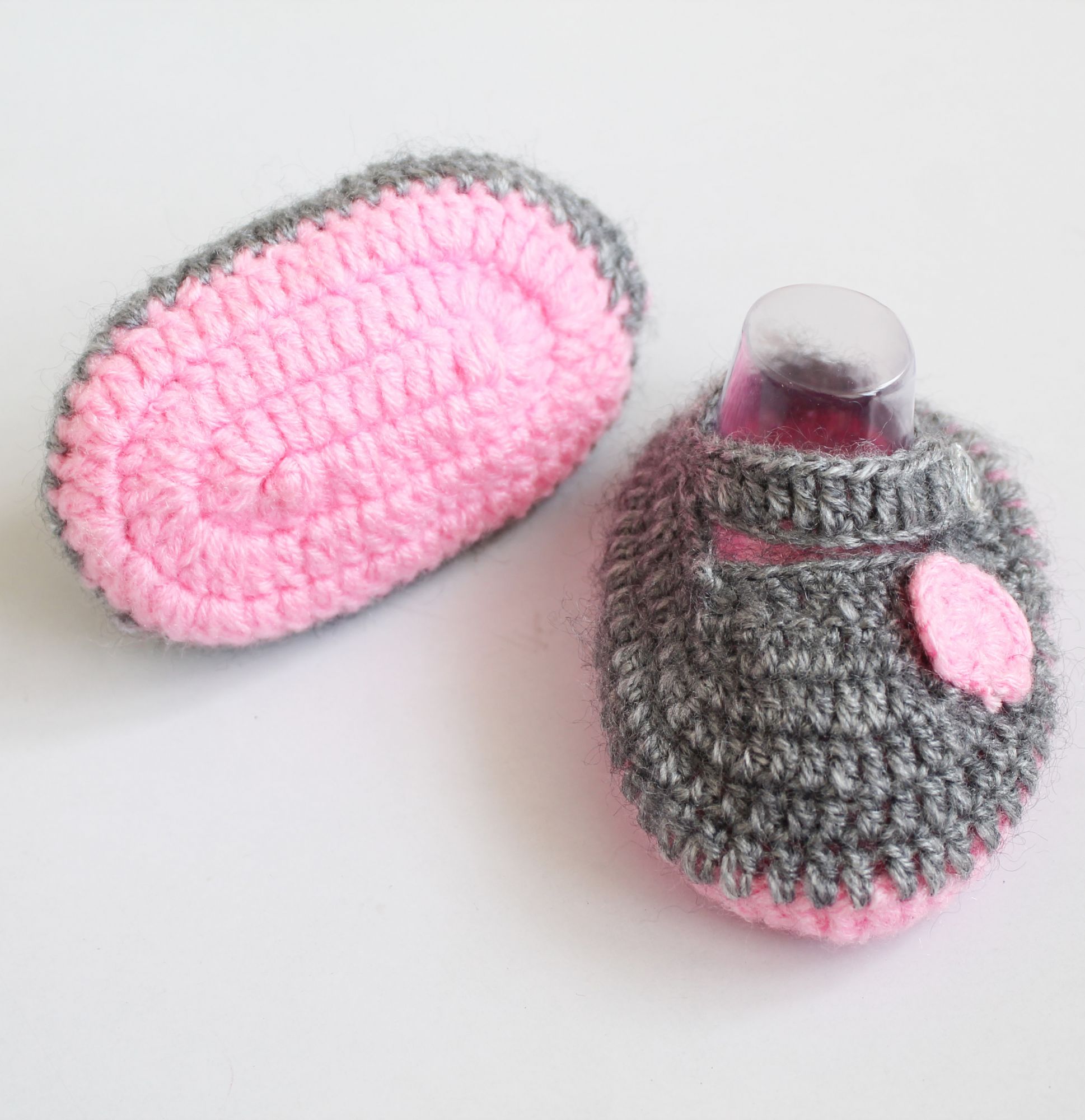Woonie Handmade Crochet Flower Design Booties - Beige