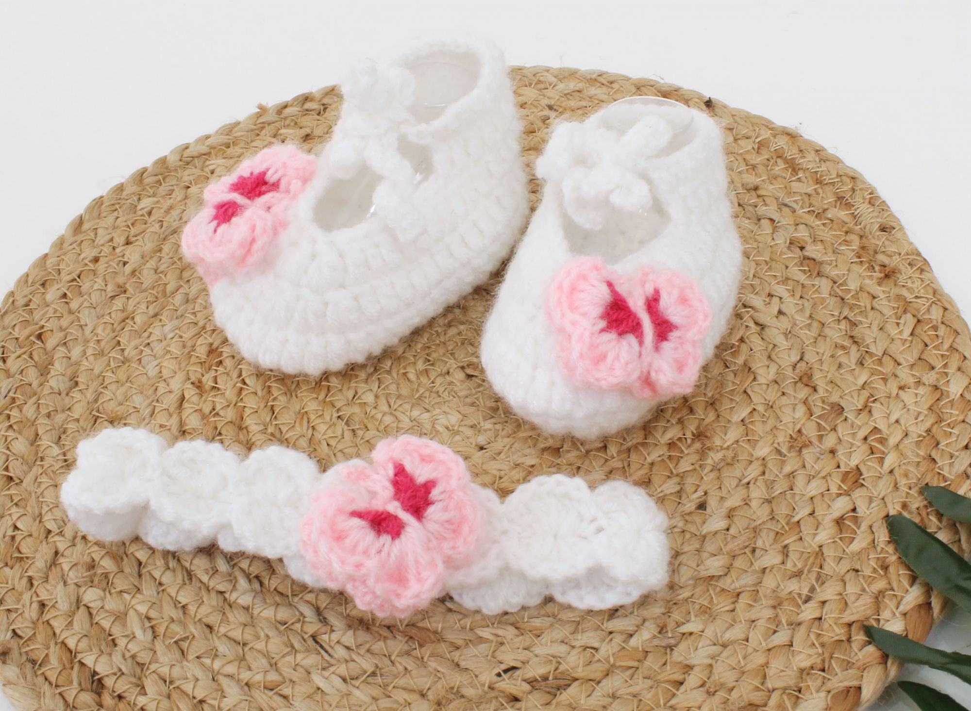 Woonie Handmade Butterfly Detailing Booties With Headband-White