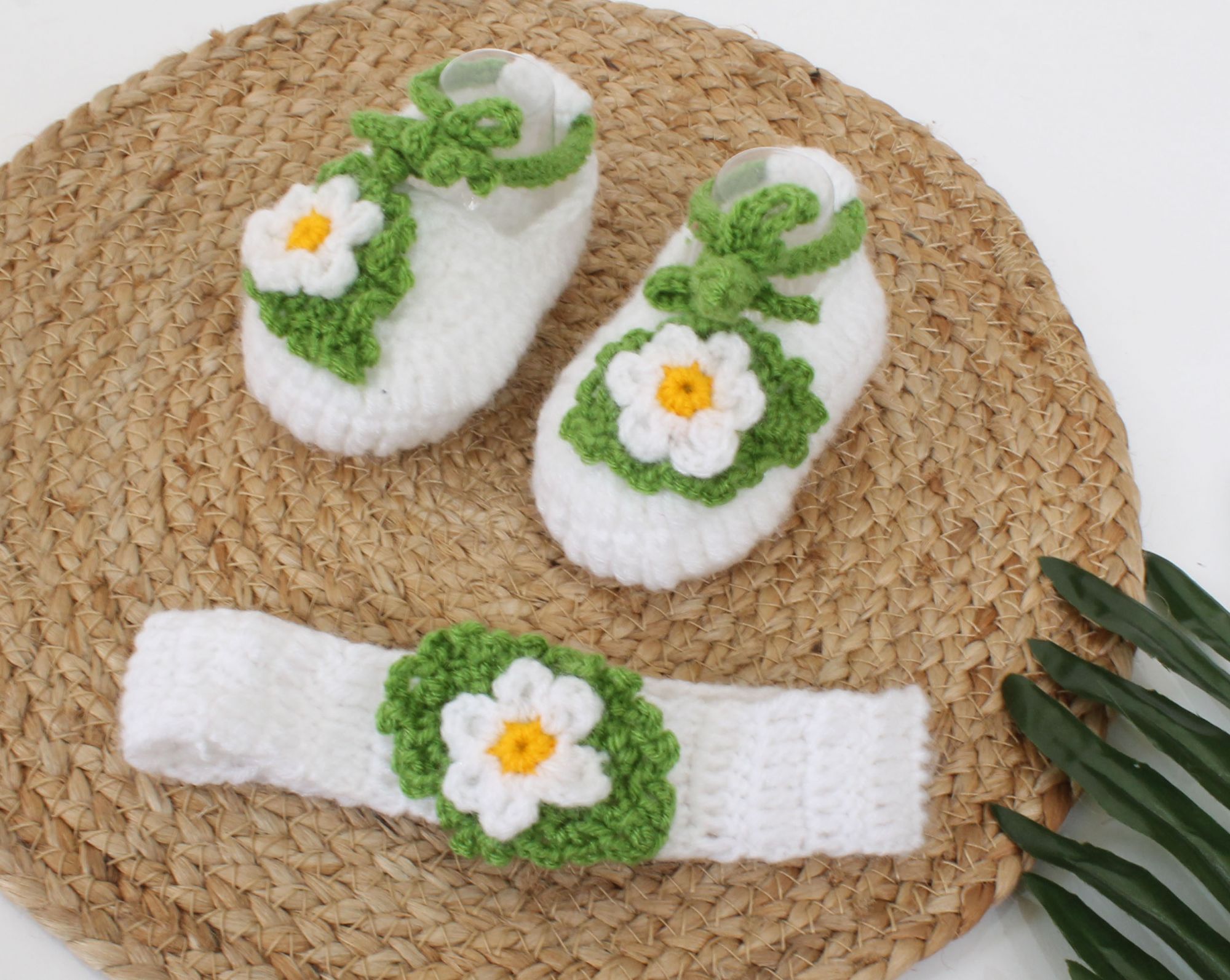 Woonie Handmade Floral Booties With Headband-White