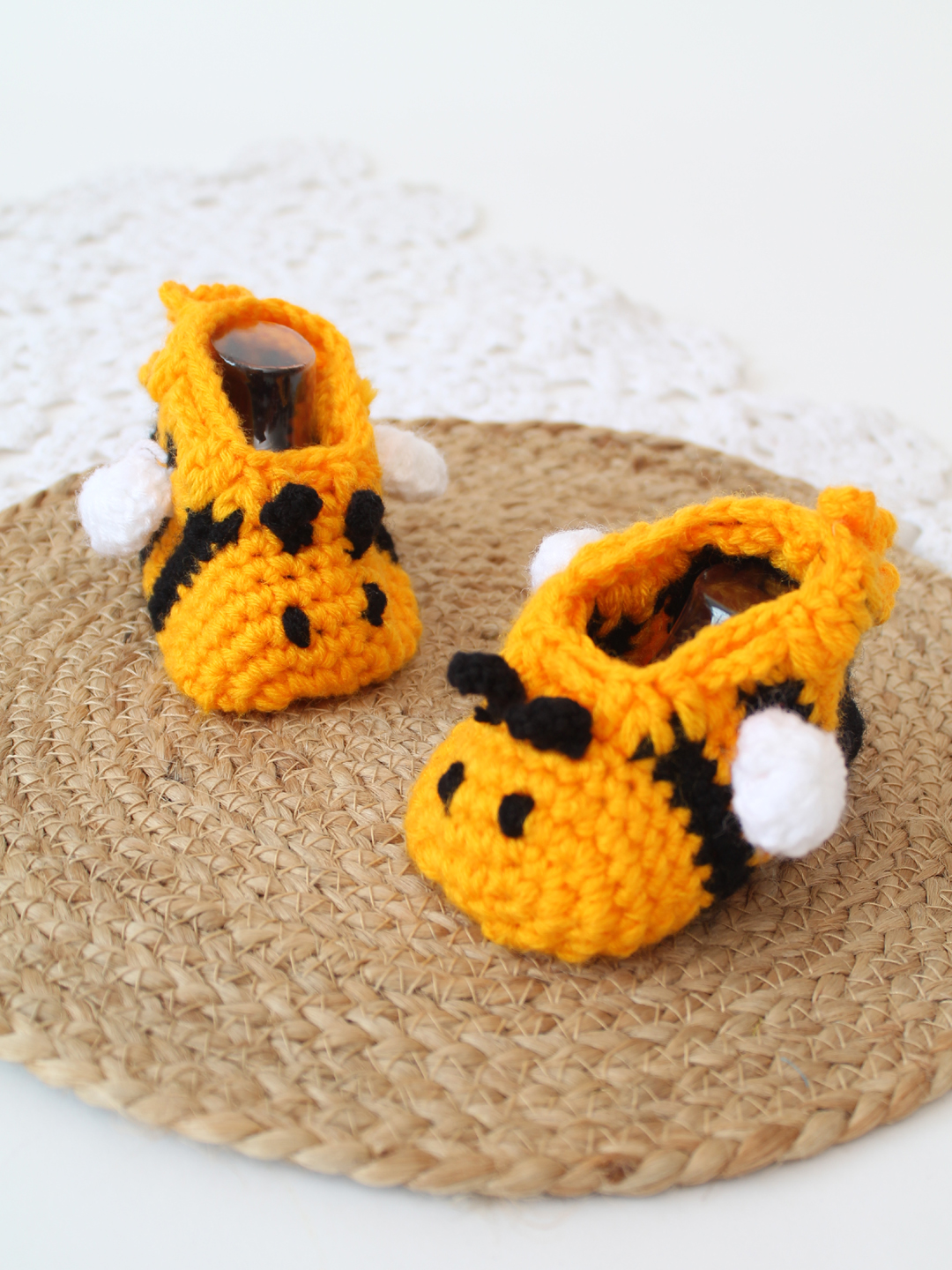 Woonie Crochet Honeybee Booties- Yellow