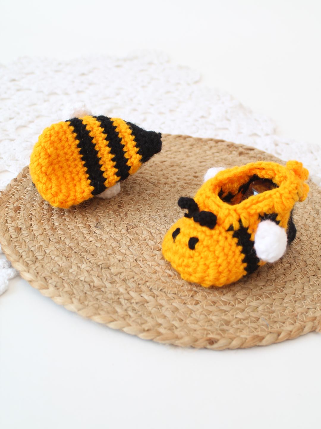 Woonie Crochet Honeybee Booties- Yellow