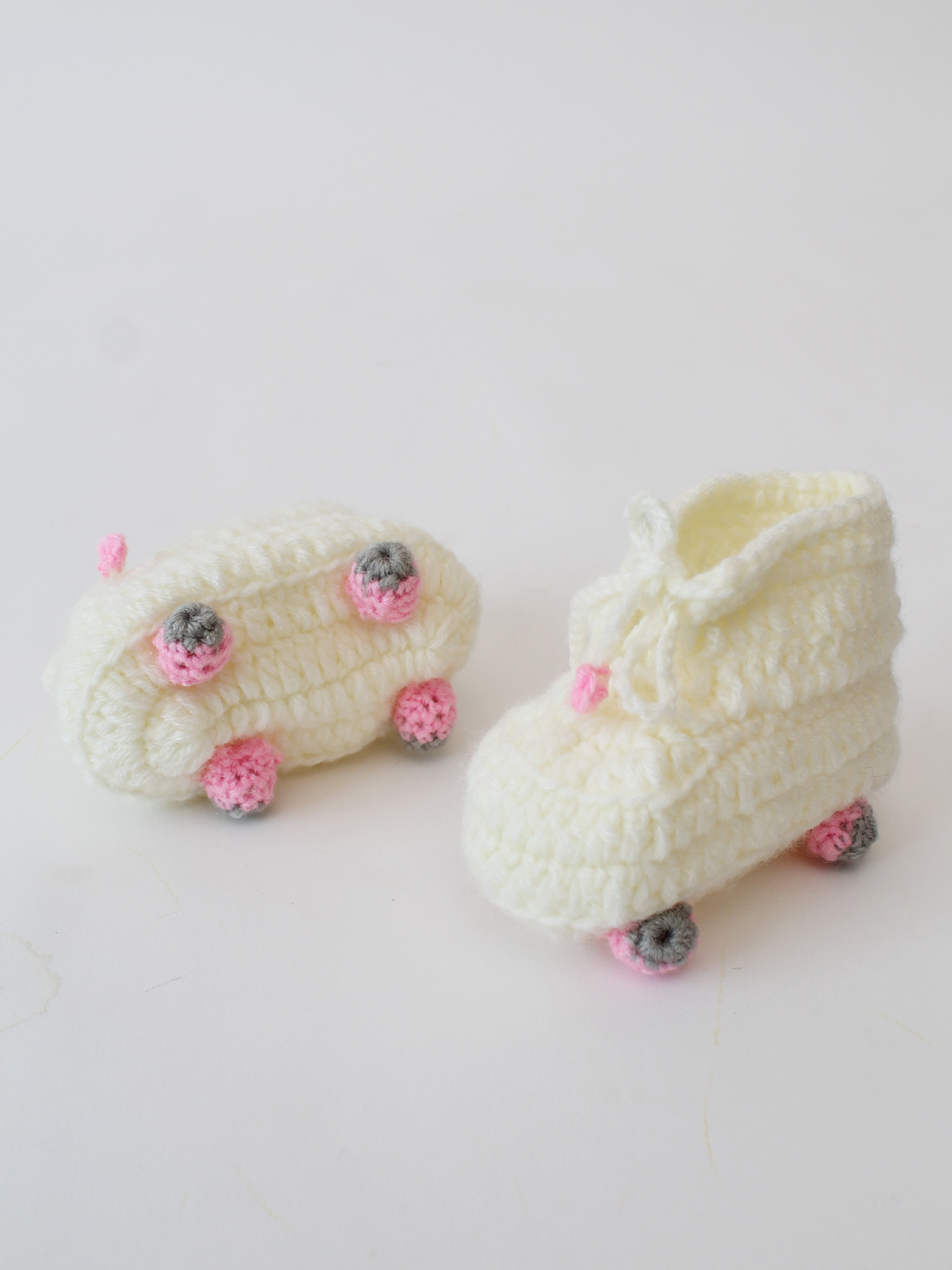Woonie Crochet Skates Booties-Cream