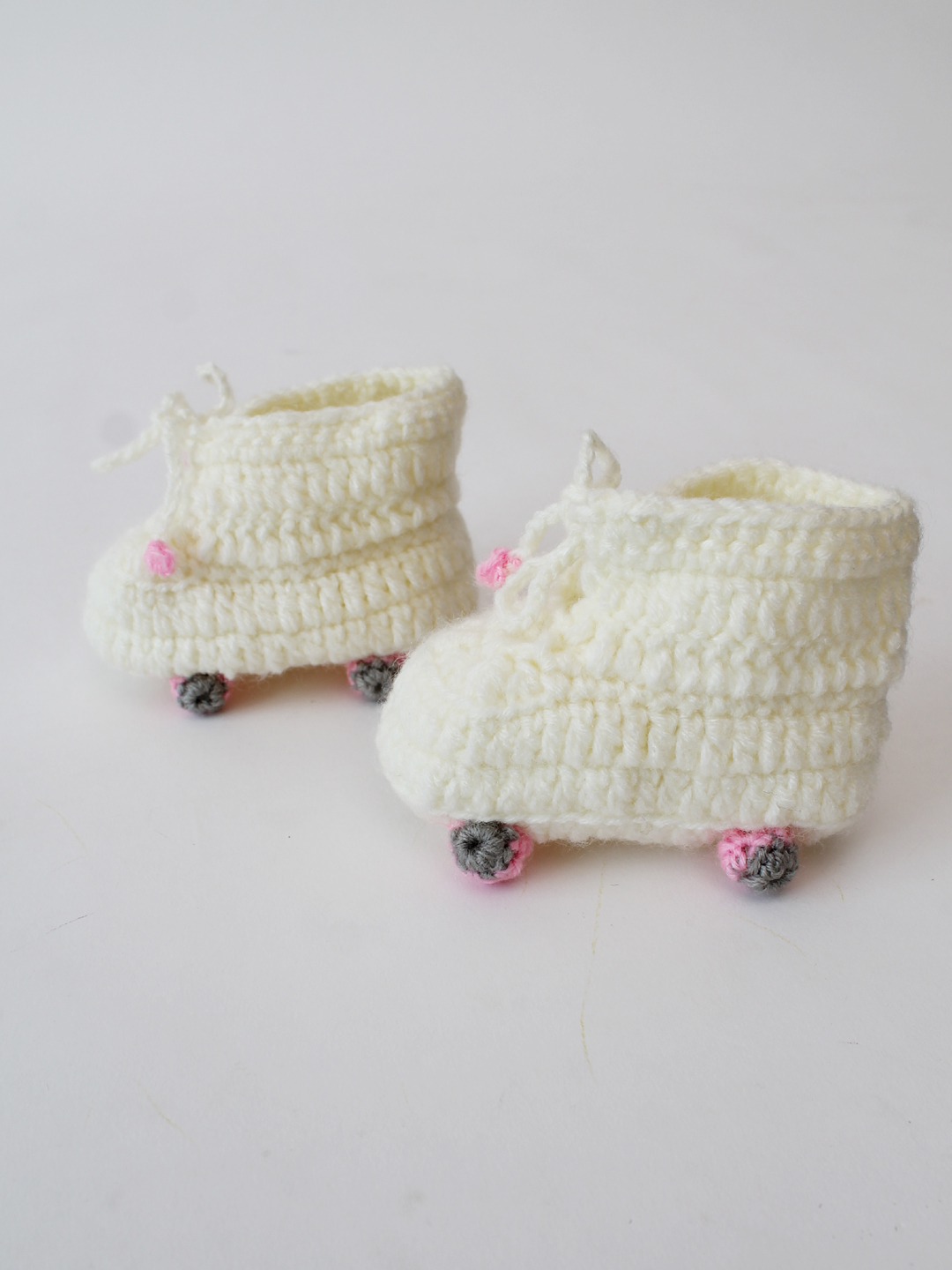 Woonie Crochet Skates Booties-Cream