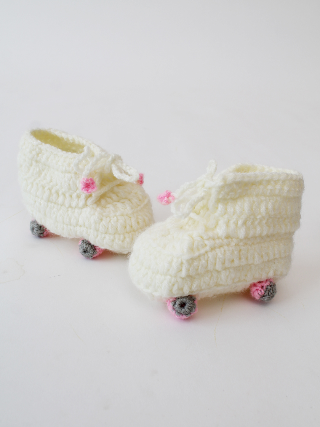 Woonie Crochet Skates Booties-Cream