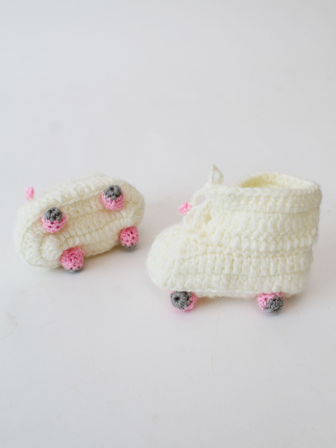 Woonie Crochet Skates Booties-Cream