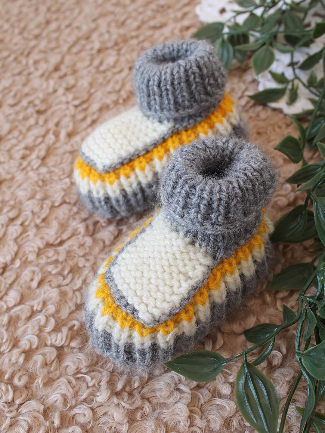Woonie Handknitted Booties- Grey
