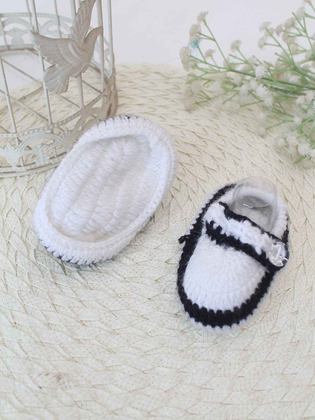 Woonie Crochet Handmade Booties - White