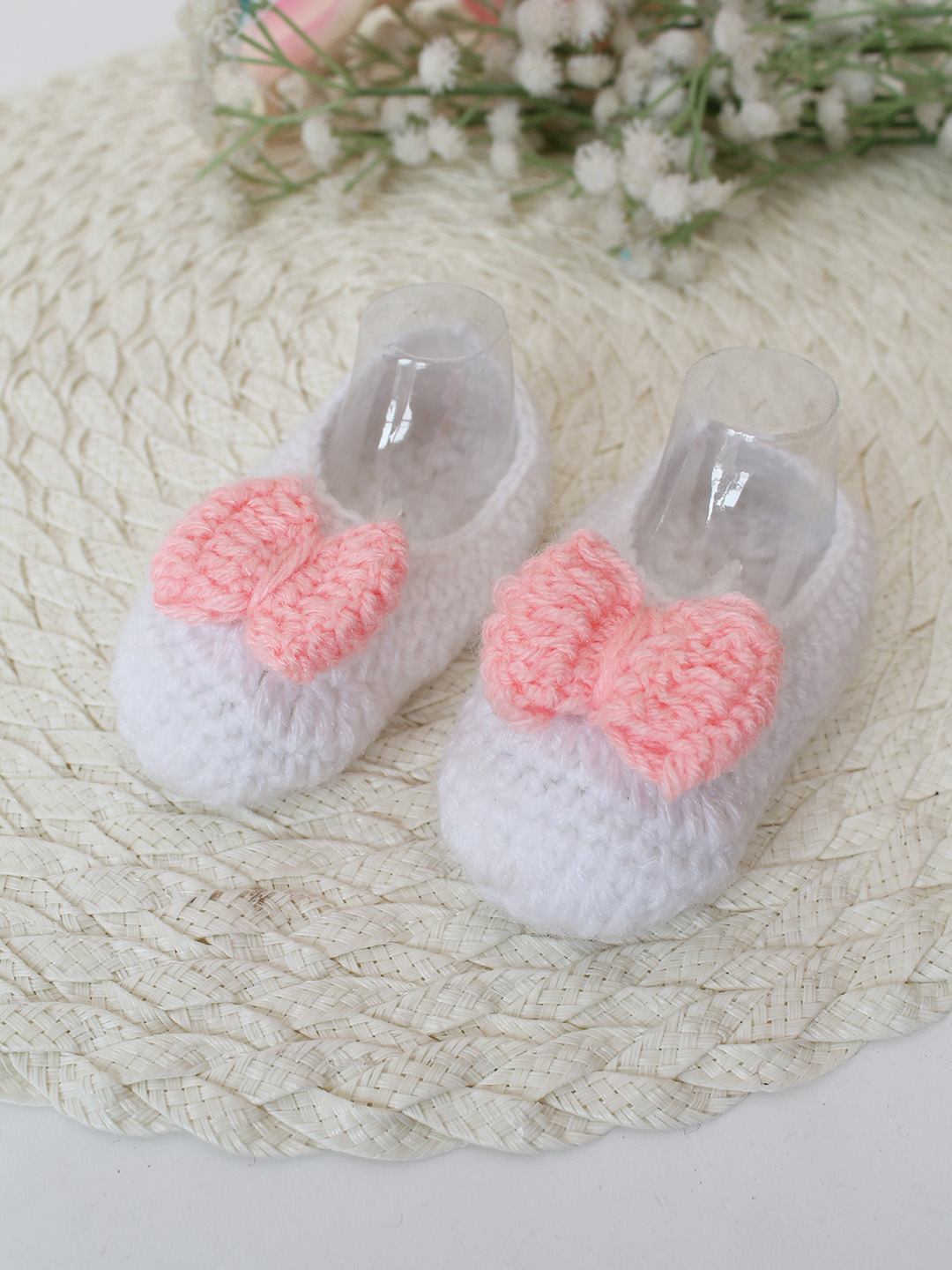 Woonie Crochet Handmade Bow Booties - White