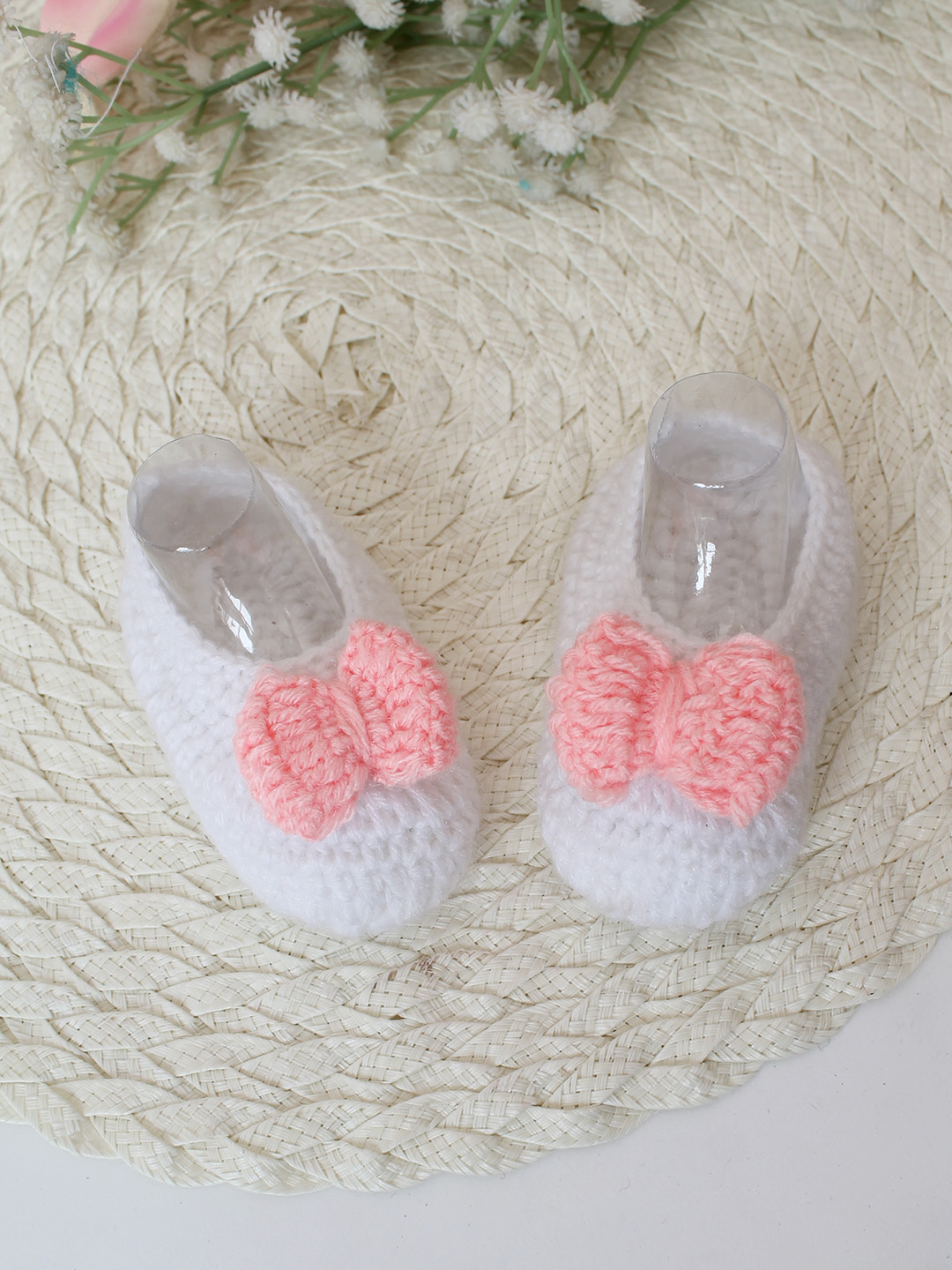 Woonie Crochet Handmade Bow Booties - White