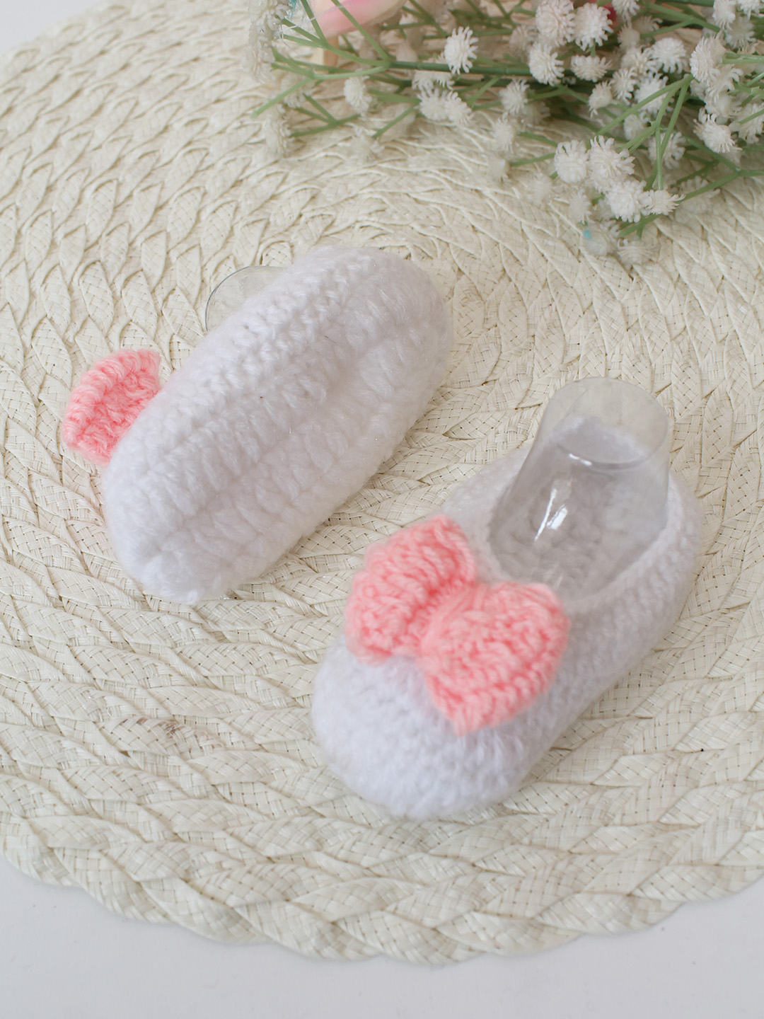 Woonie Crochet Handmade Bow Booties - White