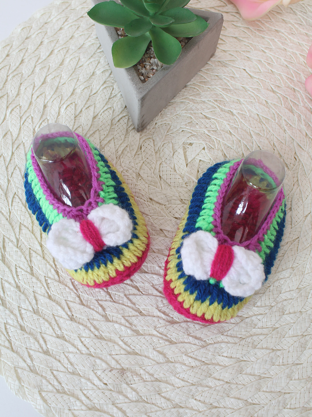 Woonie Crochet Handmade Bow Booties - Multi
