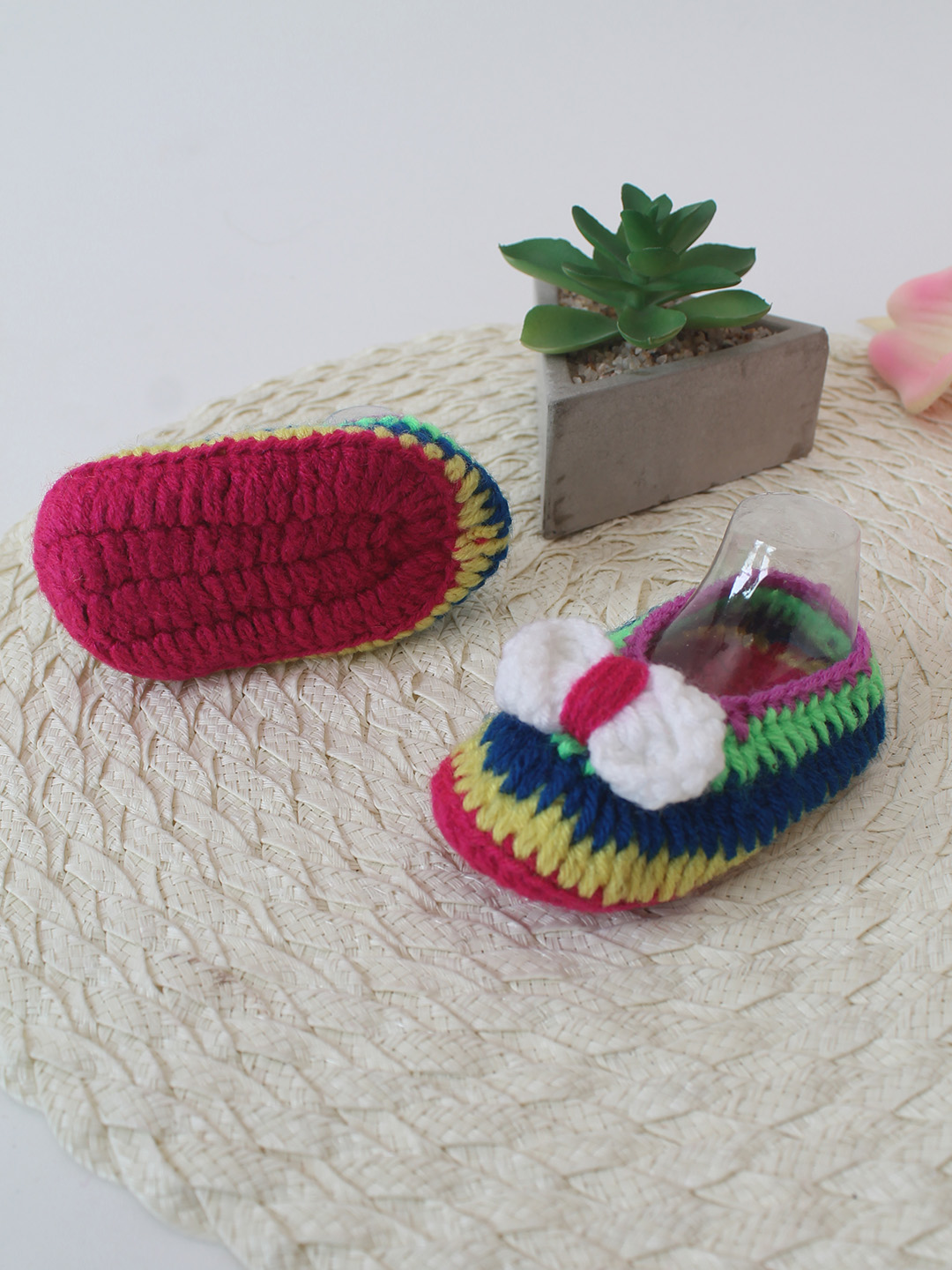Woonie Crochet Handmade Bow Booties - Multi