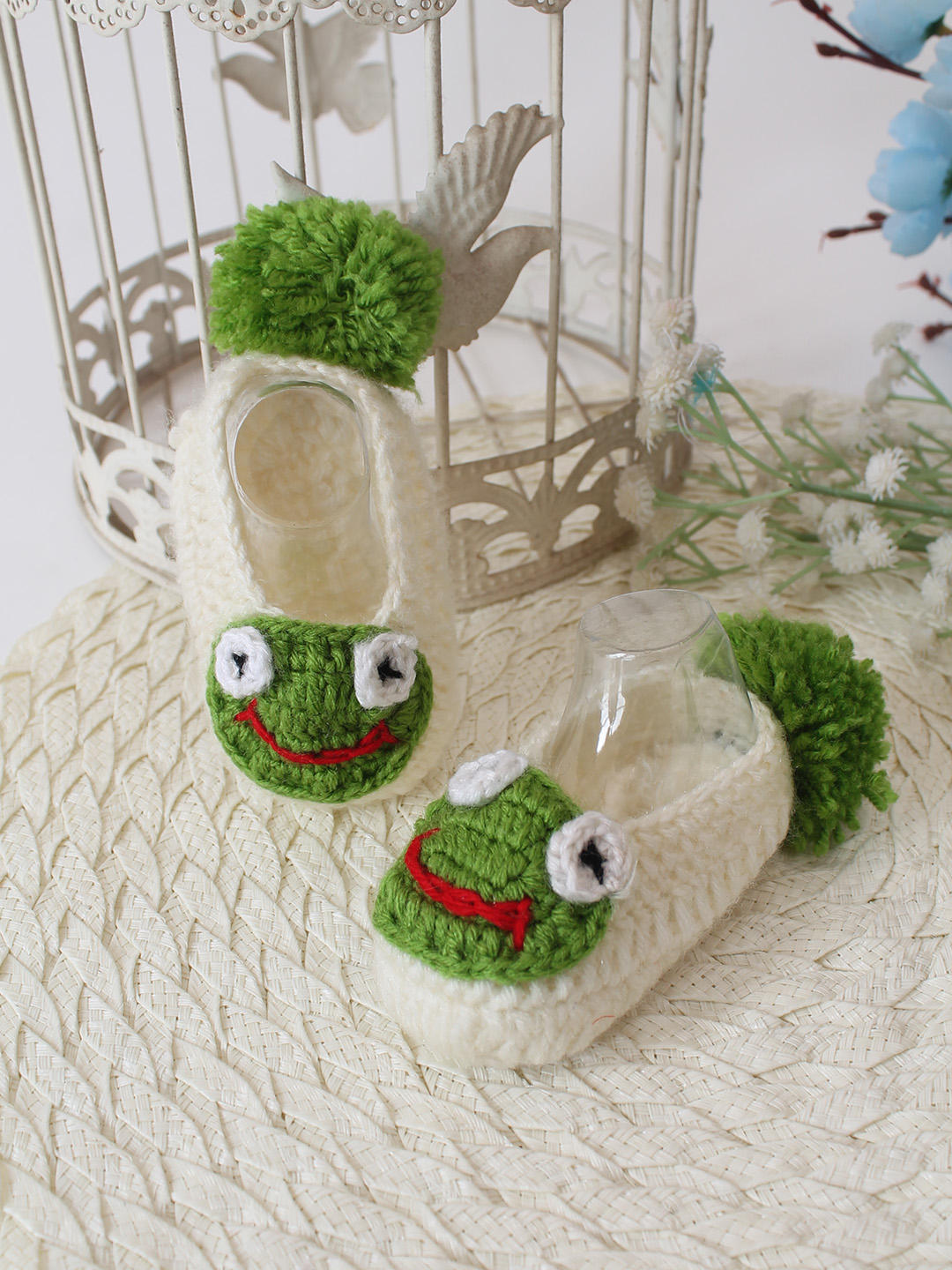Woonie Crochet Handmade Frog Booties - Cream