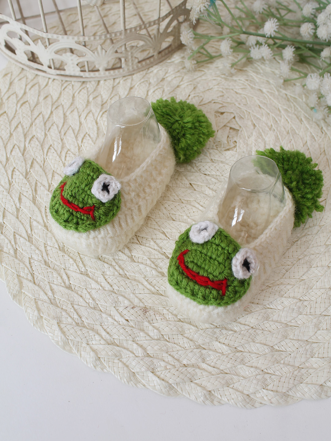 Woonie Crochet Handmade Frog Booties - Cream