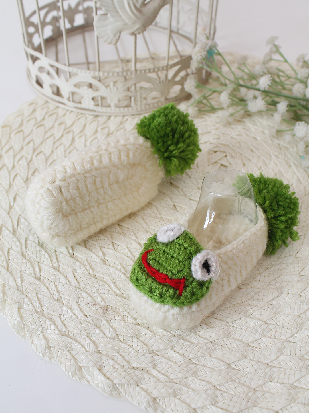 Woonie Crochet Handmade Frog Booties - Cream