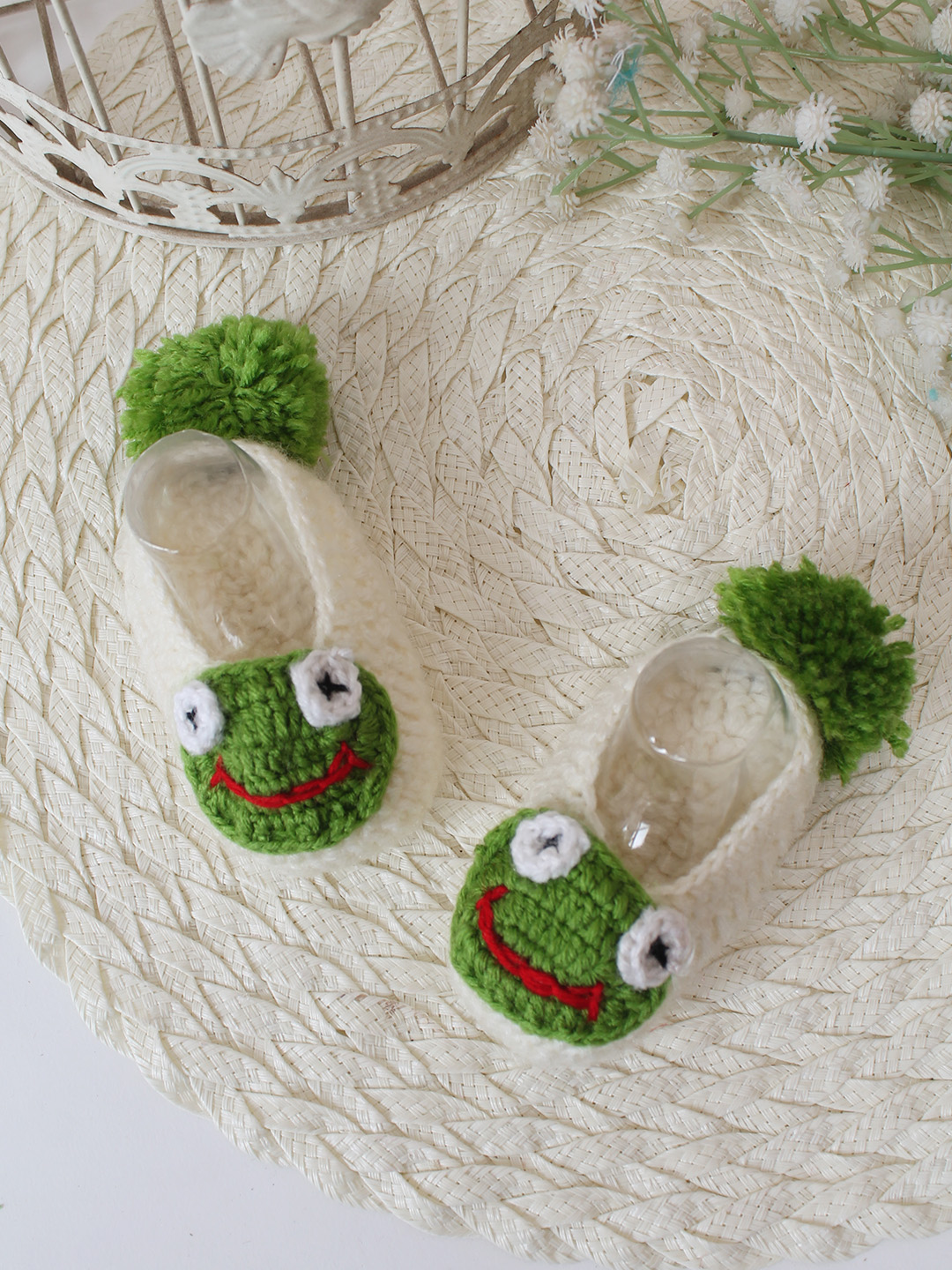 Woonie Crochet Handmade Frog Booties - Cream