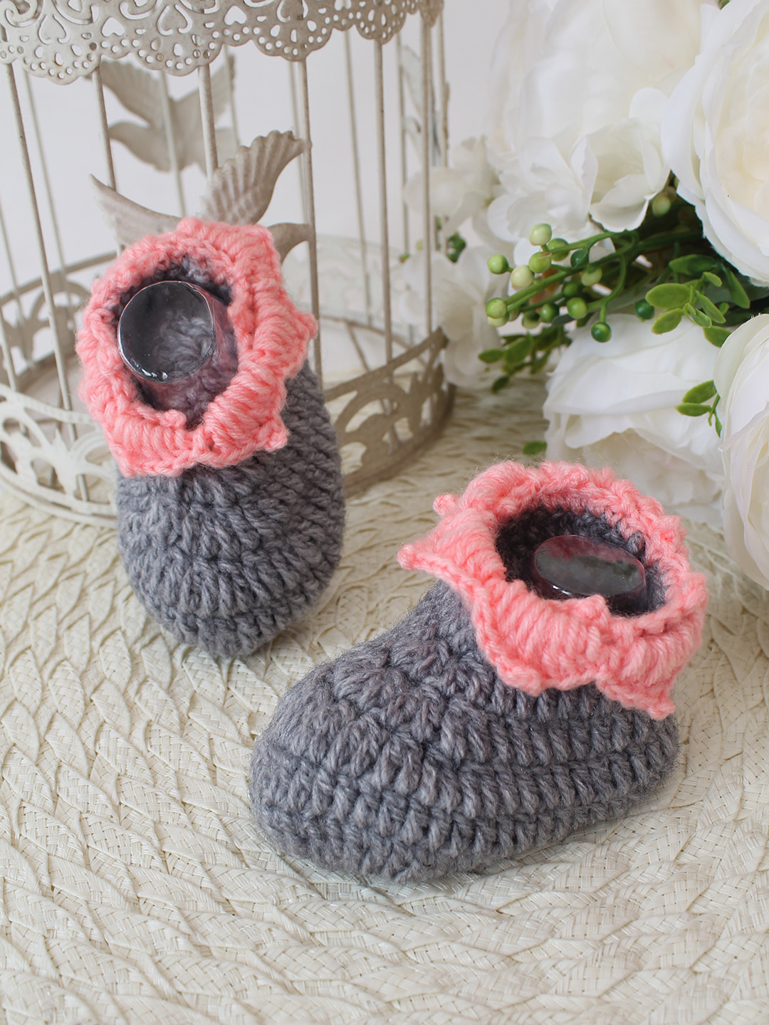 Woonie Crochet Handmade Scallop Detailed Booties - Grey