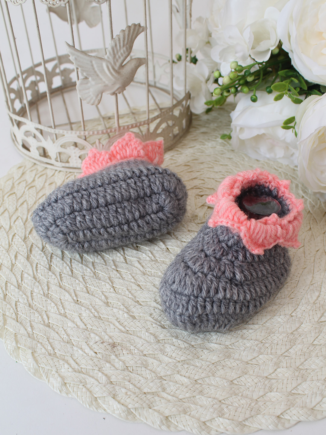 Woonie Crochet Handmade Scallop Detailed Booties - Grey