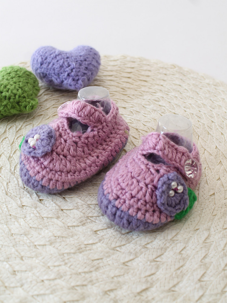 Image of Woonie Handmade Floral Motif Booties - Lavender