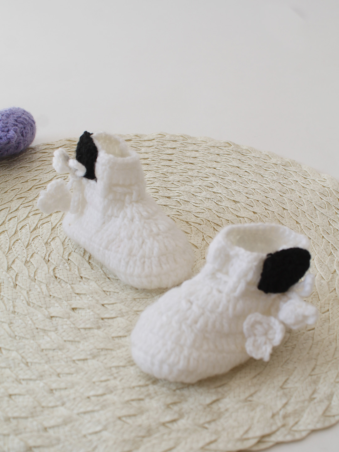 Woonie Crochet Bear Paw Booties - White