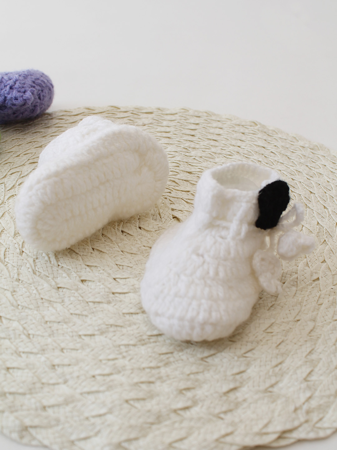 Woonie Crochet Bear Paw Booties - White