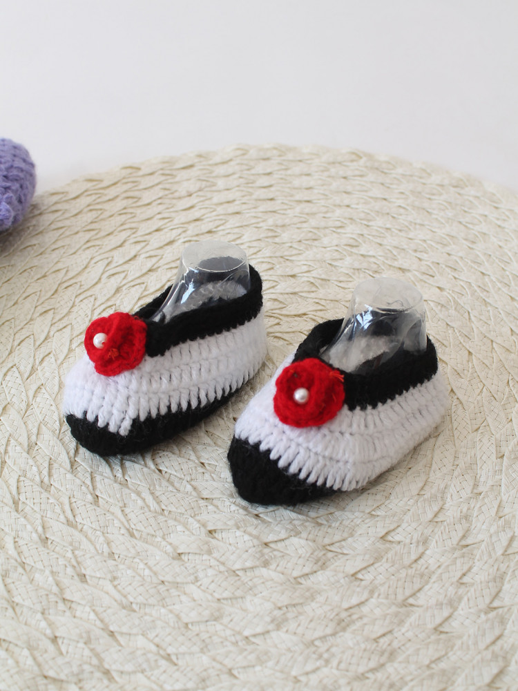 Image of Woonie Handmade Baby Booties - Black