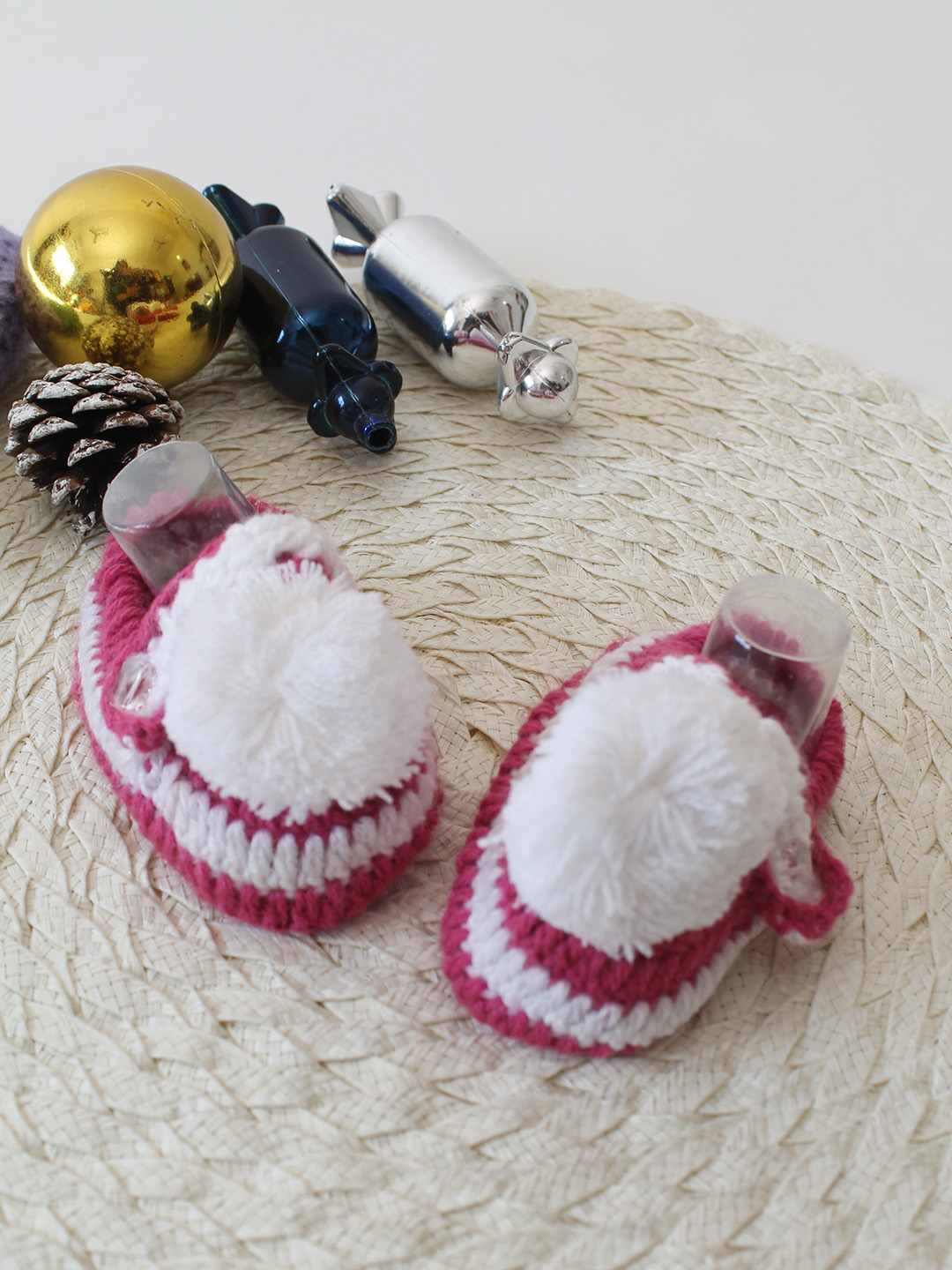 Woonie Handmade Pom Pom Detailed Booties - Purple