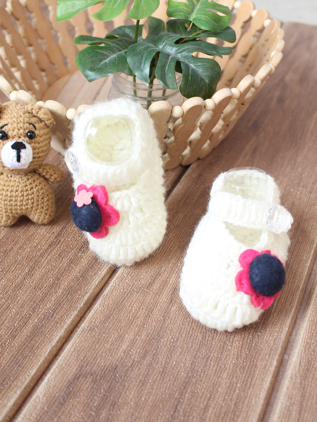 Woonie Handmade Floral Booties - Cream