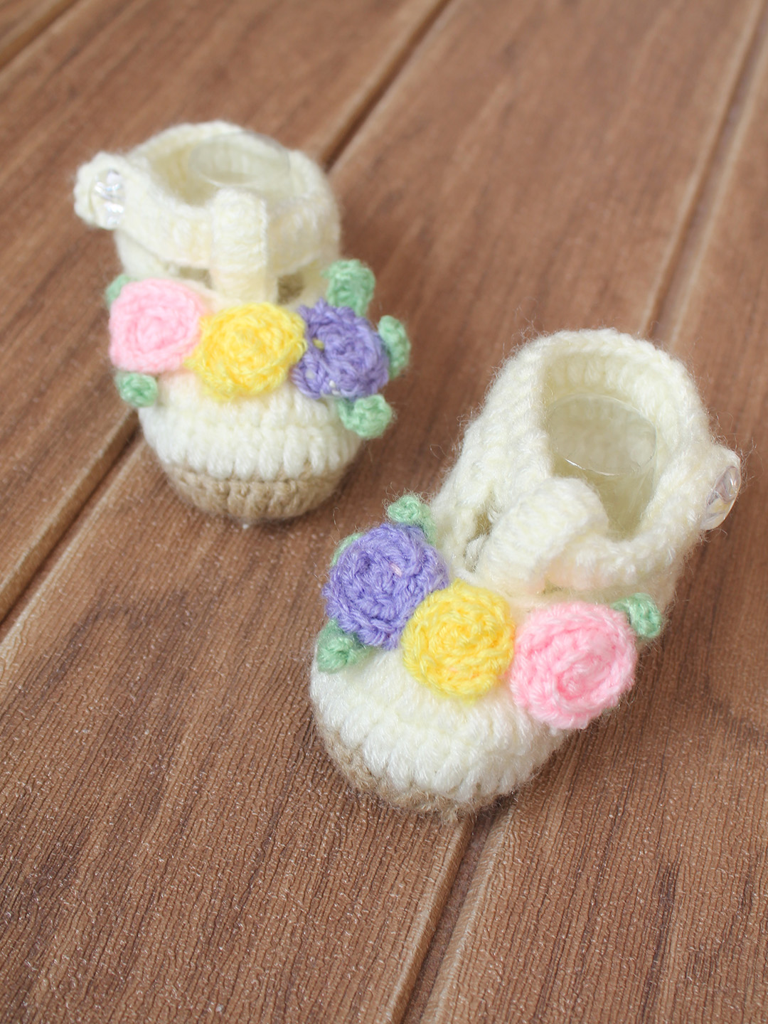 Woonie Handmade Floral Applique Booties - Cream