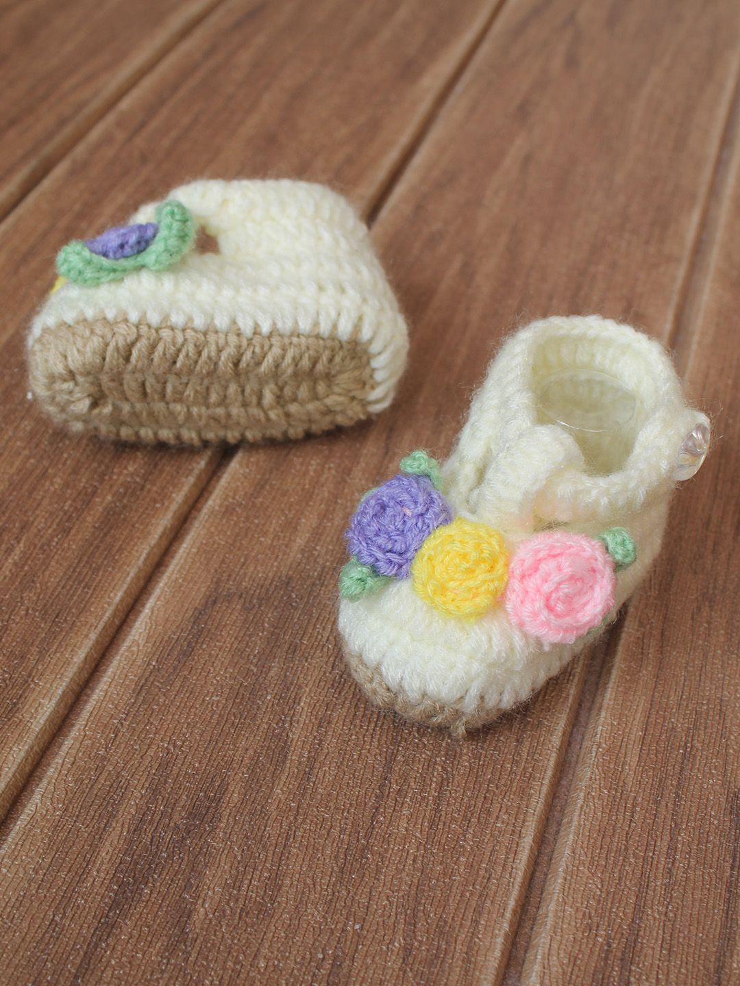 Woonie Handmade Floral Applique Booties - Cream