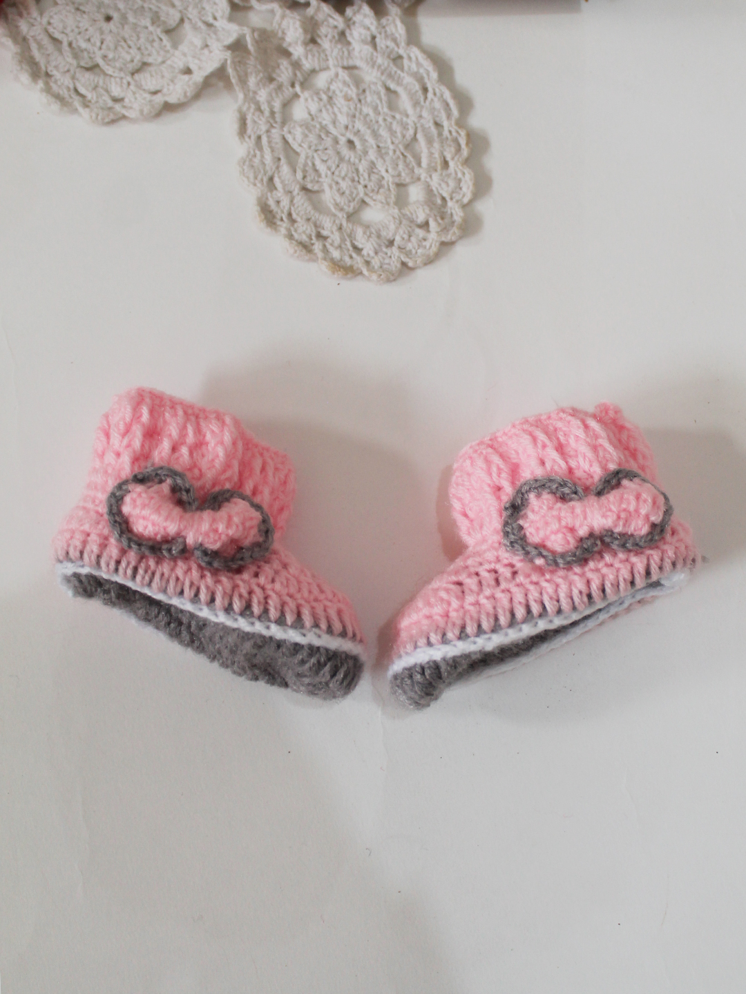 Woonie Handmade Crochet Bow Applique Detailed Booties - Pink