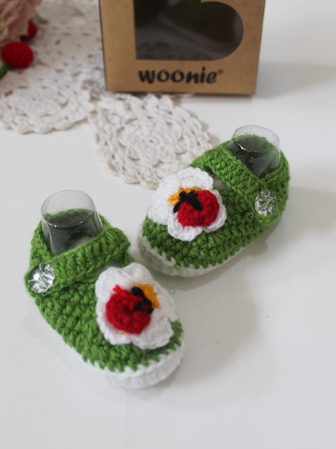 Woonie Handmade Crochet Floral Applique Detailed Booties - Green