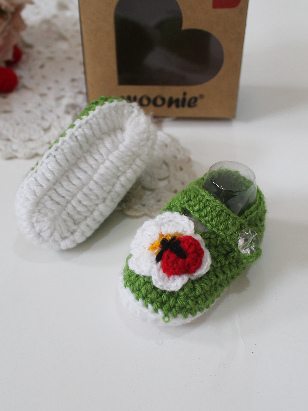 Woonie Handmade Crochet Floral Applique Detailed Booties - Green