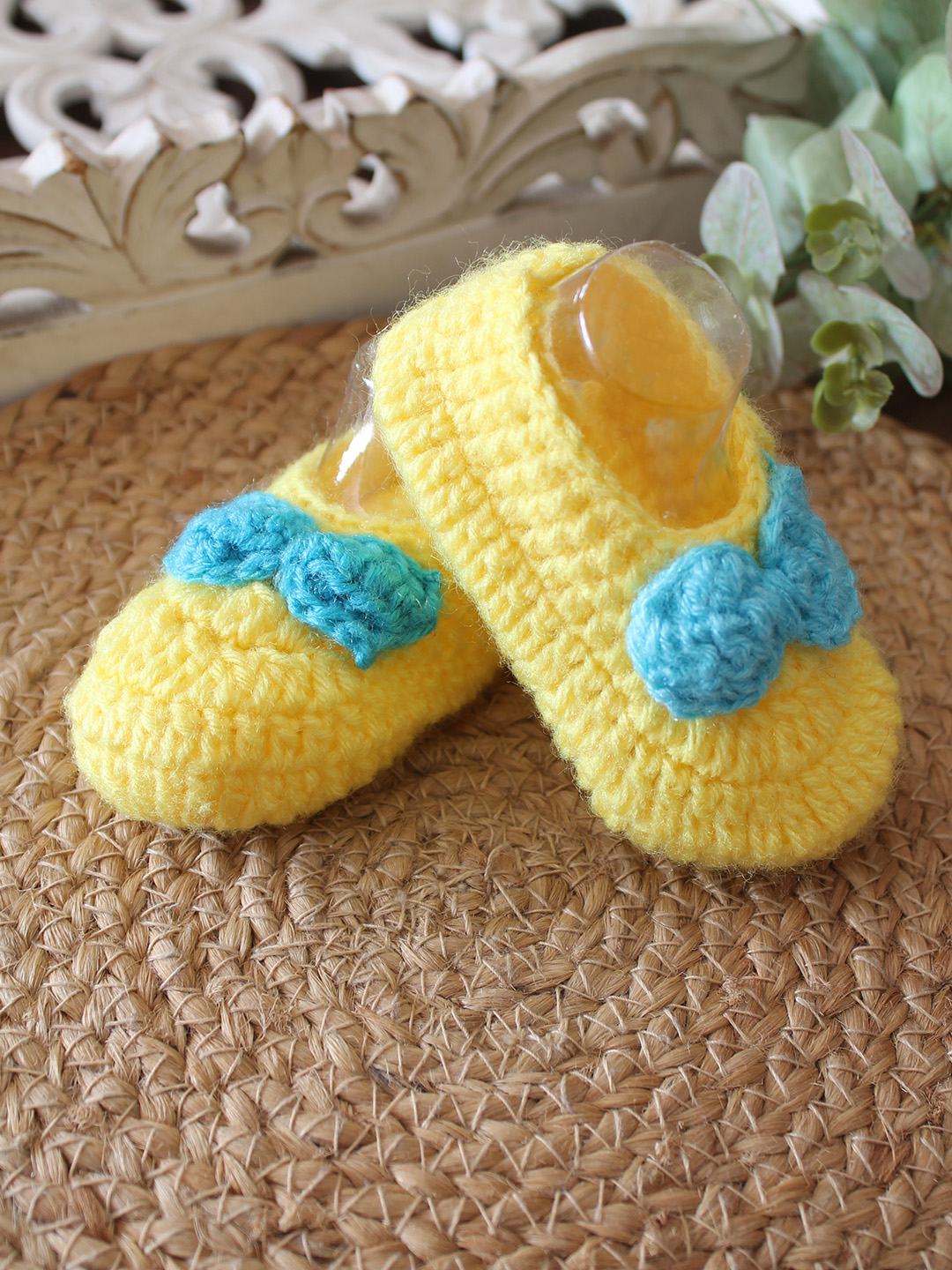 Woonie Crochet Bow Detailed Booties - Yellow