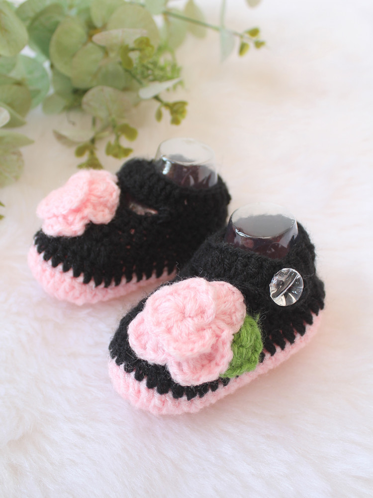 Image of Woonie Crochet Floral Applique Booties - Black