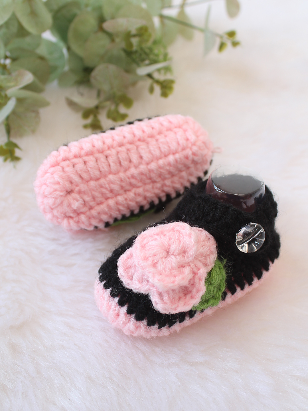 Woonie Crochet Floral Applique Booties - Black