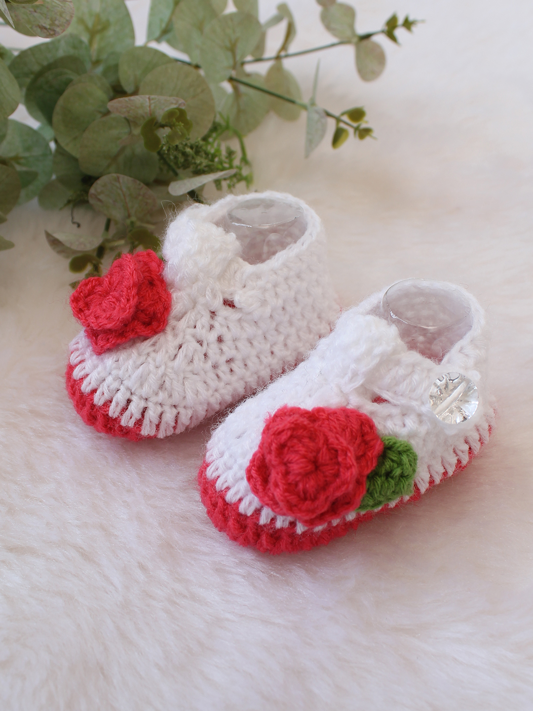 Woonie Crochet Floral Applique Booties - White