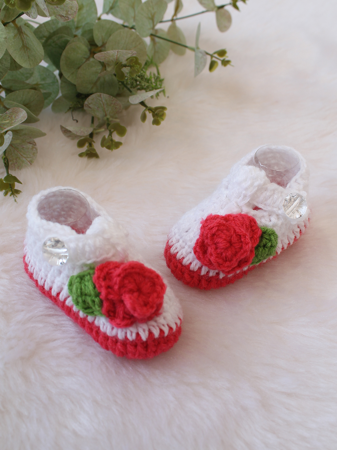 Woonie Crochet Floral Applique Booties - White