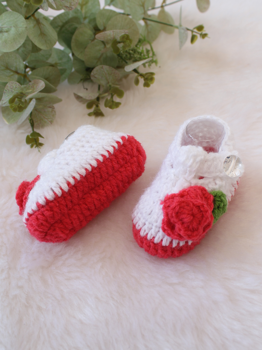 Woonie Crochet Floral Applique Booties - White