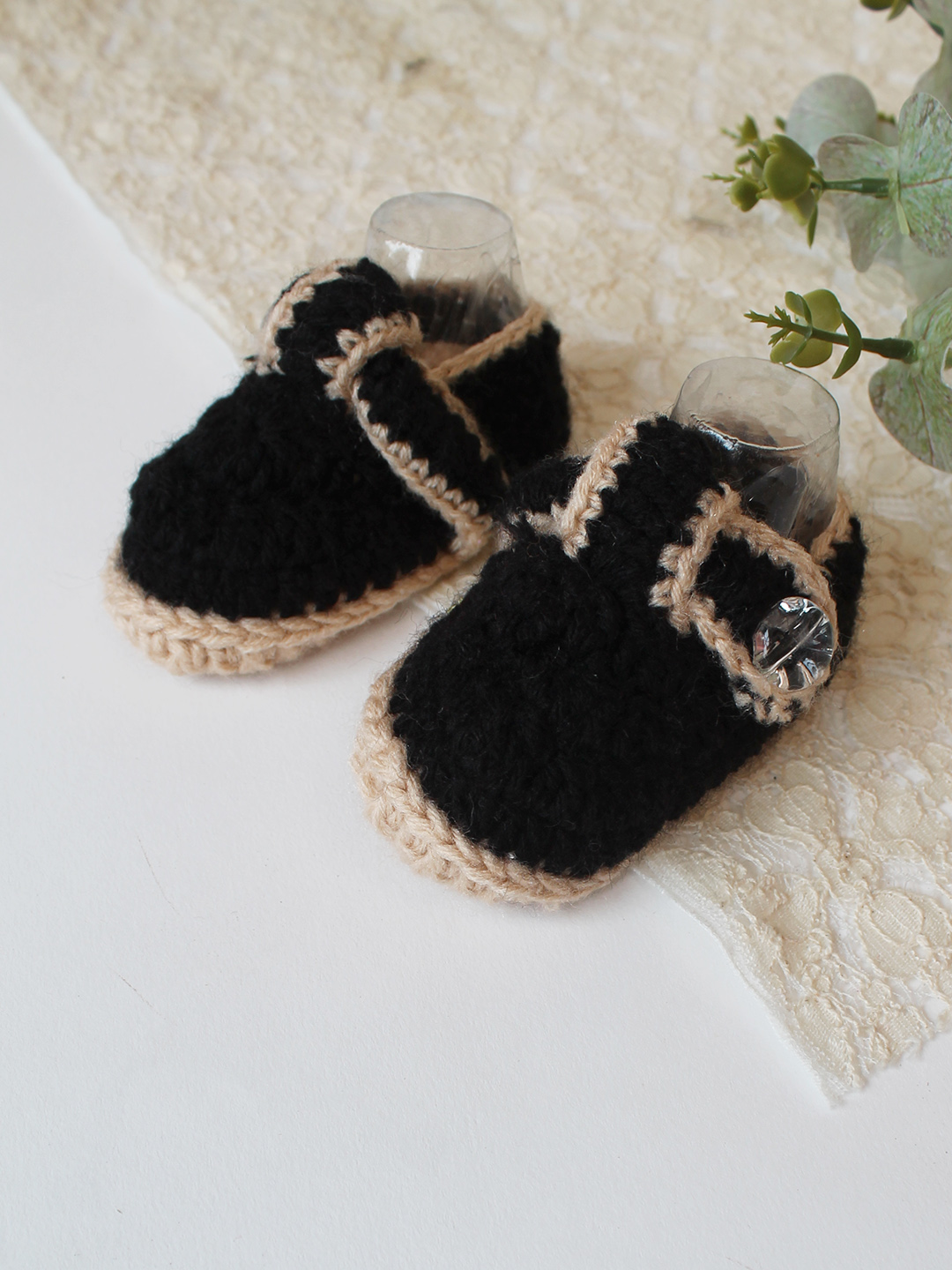 Woonie Crochet Self Design Booties - Black